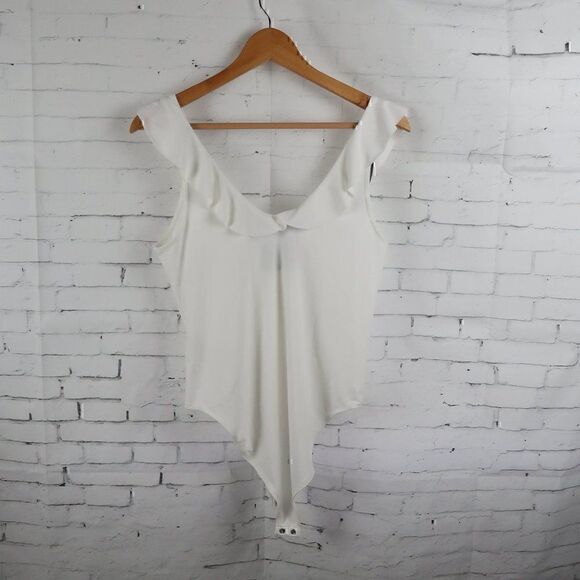 FOREVER 21 WHITE SLEEVELESS RUFFLE DEEP ROUND NECK BODYSUIT SIZE LARGE NWT - Picture 6 of 8